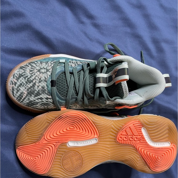 Court shoes. Size 4. Worn once. - Picture 2 of 4